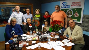 miembros del equipo de la Campaña del  Mochuelo programa radiofónico en los estudios de Radio Forum
