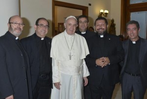 Papa con curas bodas plata