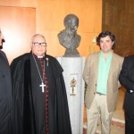 El Arzobispo bendice un busto de san Juan de Ribera