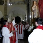 D. Celso Morga bendijo un retablo en Llerena