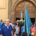 Niños y jóvenes portan la Virgen de la Medalla Milagrosa en Badajoz