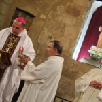 Don Celso consagró el altar y bendijo los símbolos basilicales de la Basílica de santa Eulalia