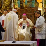 El Nuncio en España impone el Palio arzobispal a Mons. Celso Morga