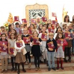 Niños de la parroquia de Sta. Eulalia, en Badajoz, reciben el catecismo