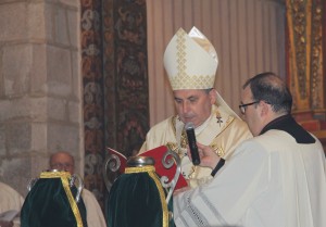 Don Celso presidió la Misa Crismal en la Catedral de Badajoz
