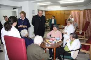 El Arzobispo visita la Casa de la Providencia, en Ribera del Fresno, un templo vivo de la Misericordia