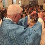 Imposición de la Sagrada Medalla Milagrosa en la parroquia de Santo Domingo