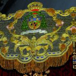Don Celso bendijo el primer palio de Semana Santa con su escudo episcopal