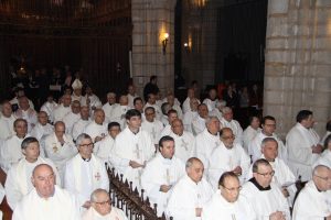 Los sacerdotes renovaron sus promesas sacerdotales en la Misa Crismal