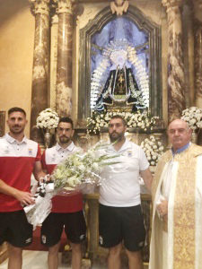 El C.D Badajoz realizó una ofrenda floral a la patrona de la ciudad
