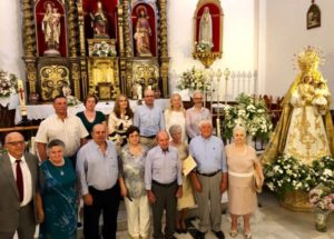 La hermandad de la Virgen de Tentudía rinde homenaje a los matrimonios de oro y plata