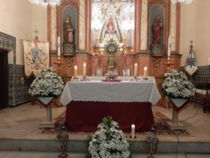 Centenares de personas participan en las 24 horas de adoración al Santísimo en Los Santos de Maimona