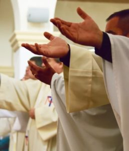 El arzobispo de Mérida-Badajoz invita a los sacerdotes a donar una parte de sus sueldos para los que sufren por la pandemia