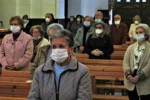 Los templos reabren sus puertas con total normalidad y llenos a 1/3 de su aforo