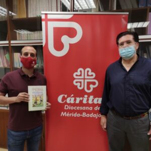 Los beneficios del libro “Los inicios del football en Badajoz”, de Raúl Hernández, irán destinados a Cáritas Diocesana