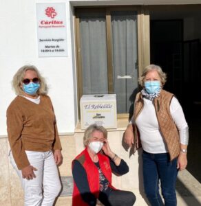 El economato de Cáritas Monesterio recibe 360 litros de aceite de oliva de la Obra Social La Caixa