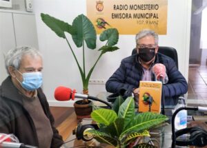 El sacerdote Pedro Maya Romero ha presentado el libro «El Día del Señor en Radio Monesterio»