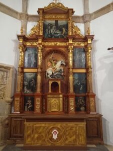 El retablo mayor de Torremayor ha sido restaurado