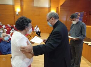 Don Celso entregó los diplomas de las EFB y las EAP
