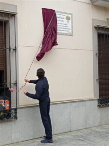 Talavera de la Real homenajeó al sacerdote, ya fallecido, Manuel Calvino