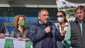 El sacerdote Jesús Sánchez Adalid leyó el manifiesto final en la manifestación de la Plataforma “En defensa de nuestro campo”