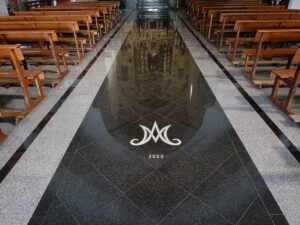 Terminan las obras del cambio de suelo en la parroquia de Cabeza del Buey