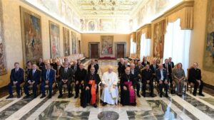 Vicente Martín Muñoz y Jesús Pérez Mayo, con el Papa por el 75 aniversario de Cáritas Española