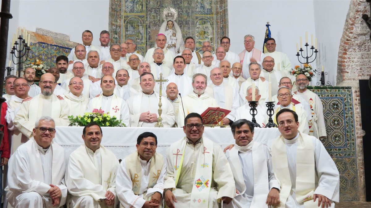 Los sacerdotes diocesanos celebraron a su patrón en Tentudía