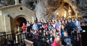 Jóvenes de Jerez de los Caballeros, en el santuario de Covadonga