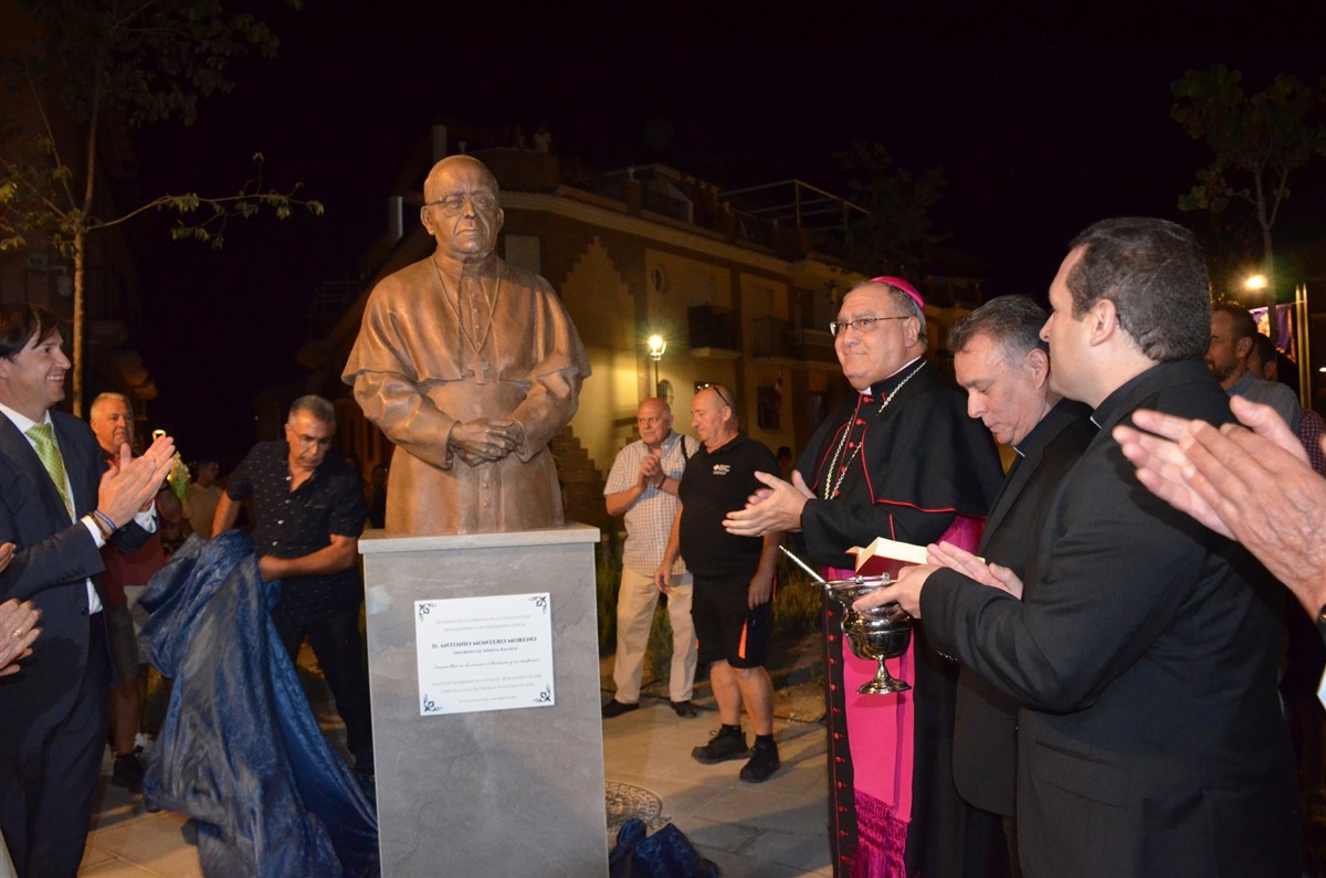 Homenaje a D. Antonio Montero en Churriana de la Vega, su localidad natal