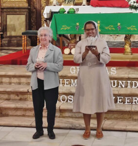 Fuente de Cantos despide a las Hermanas de la Virgen María del Monte Carmelo