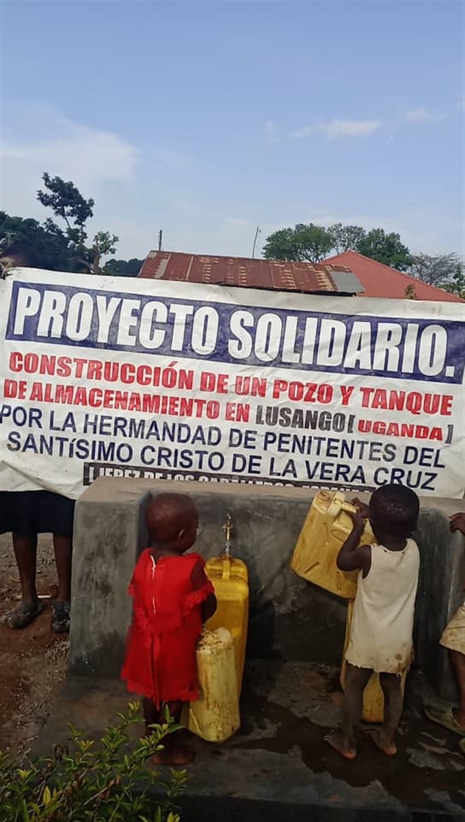 La Hermandad de la Vera Cruz de Jerez de los Caballeros consigue agua para Uganda