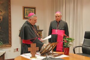 D. José Rodríguez realiza el juramento de fidelidad y proclamación de fe