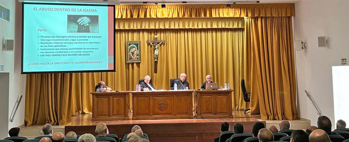 Los sacerdotes reciben formación sobre la protección a menores y personas vulnerables