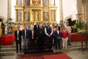 Finaliza la restauración del retablo mayor de la parroquia San Pedro, en Montijo