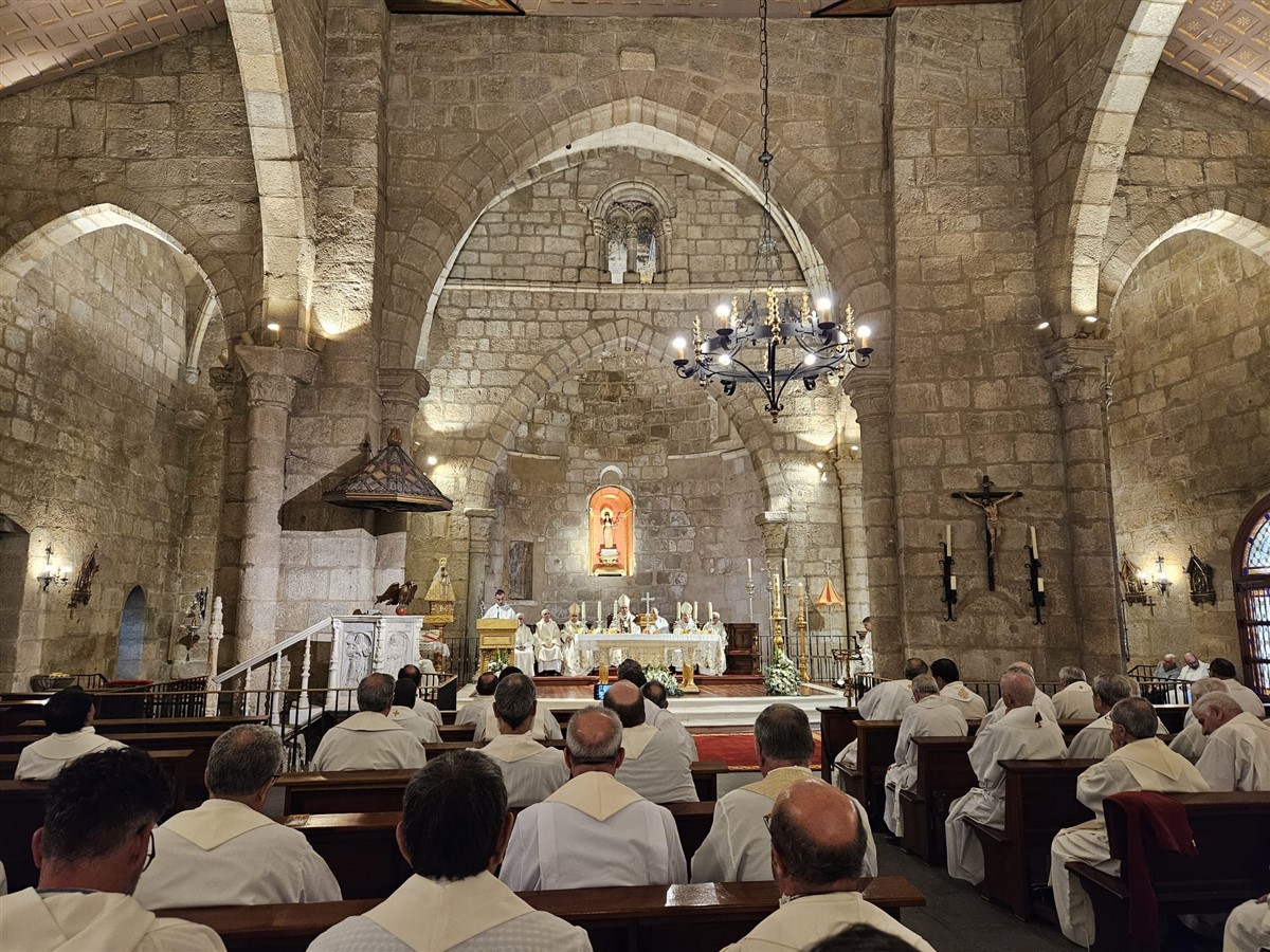 Los sacerdotes diocesanos han celebrado a su patrón en la basílica Santa Eulalia, en Mérida