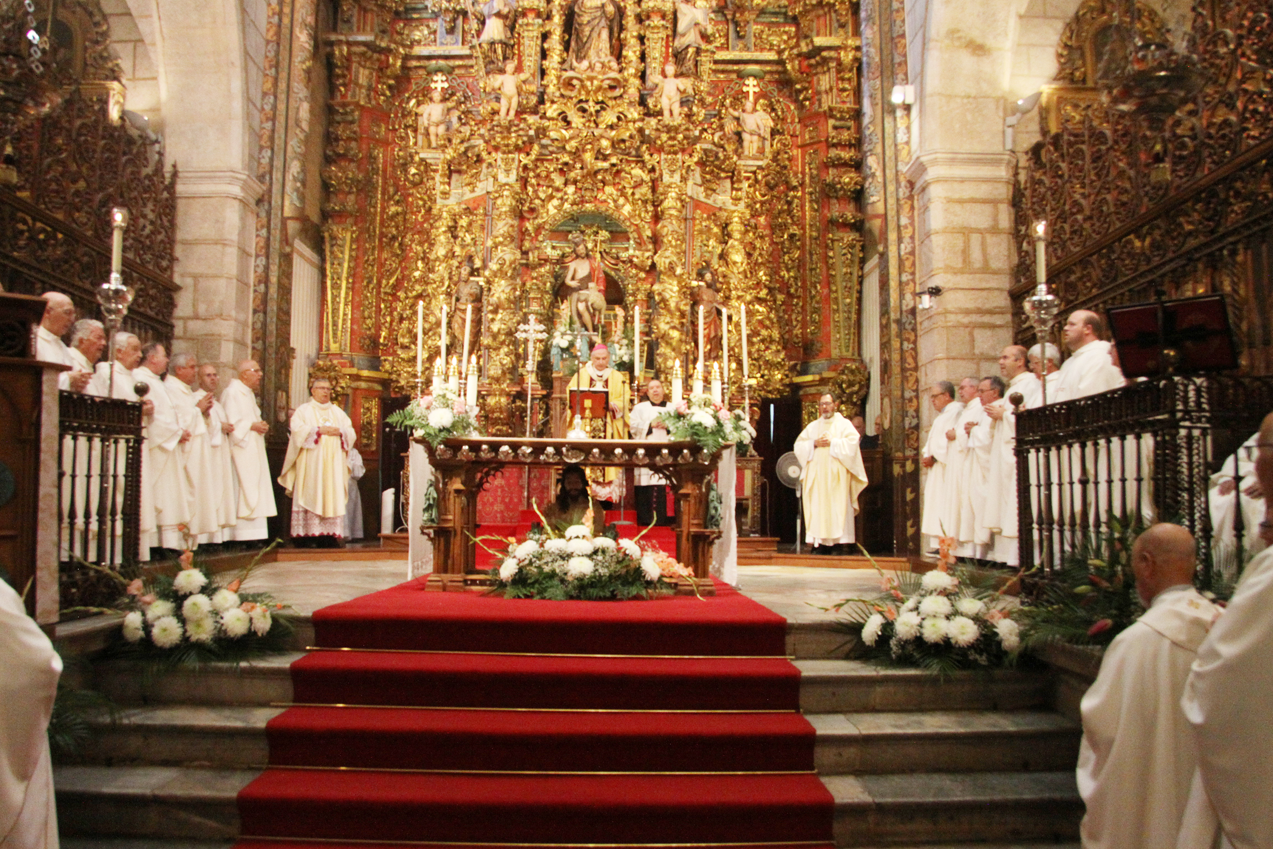 Don Celso presidió la Misa en honor de san Juan en la Catedral