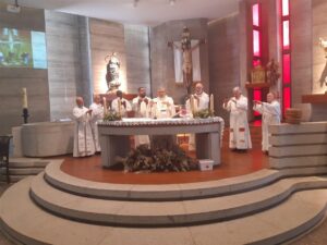 La parroquia San Fernando y Santa Isabel, en Badajoz, celebra el 50 aniversario del templo parroquial