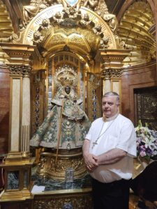 D. José pone su episcopado a los pies de la Virgen de Guadalupe