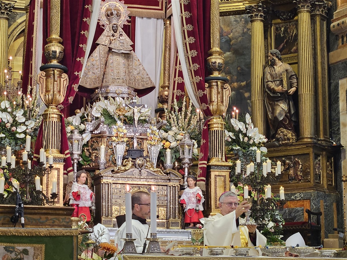 D. José Rodríguez Carballo presidió la Eucaristía en Guadalupe en el Día de Extremadura