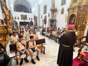 Unos 70 jóvenes participan en una vigilia de oración por las vocaciones