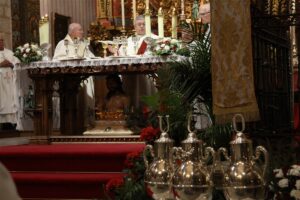 La Catedral estrena nueva iluminación antes del inicio de la misa crismal