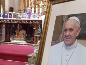 El Arzobispo presidió la misa funeral por el papa Francisco en la Catedral