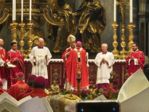 Don José recibe el Palio Arzobispal de manos del papa León XIV