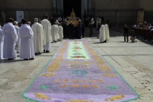 El Arzobispo presidió la Eucaristía en la Catedral y la procesión del Corpus