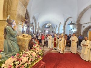 El Arzobispo celebra en Mirandilla a santa María Magdalena