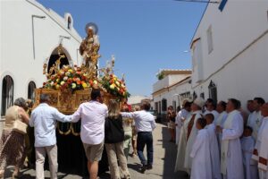 D. José visitó Santa Marta de los Barros el día de su fiesta grande