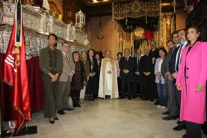 El alcalde de Badajoz entregó la bandera de Badajoz a la Patrona de la ciudad