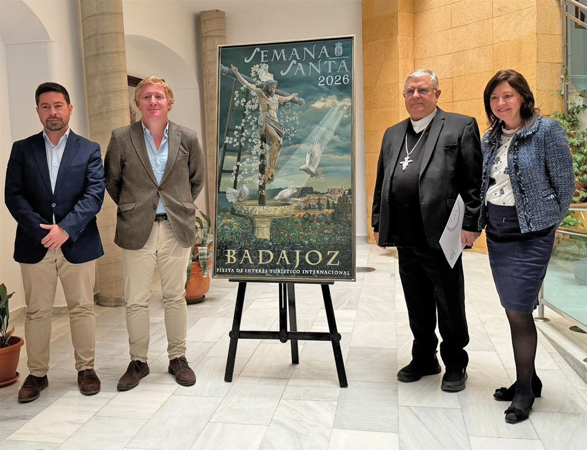 El Arzobispo asiste a la presentación de la Semana Santa de Badajoz 2026