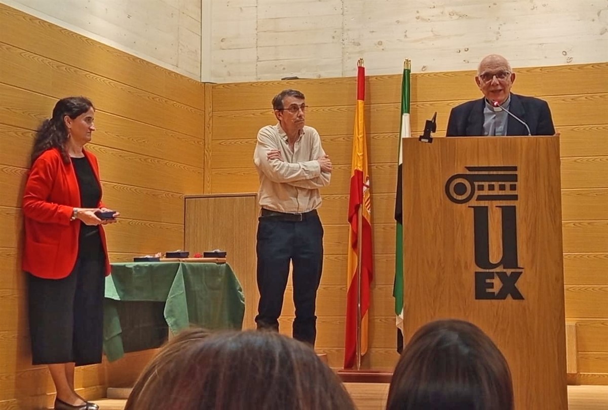 La UEx reconoce la labor formativa del Archivo y&hellip;